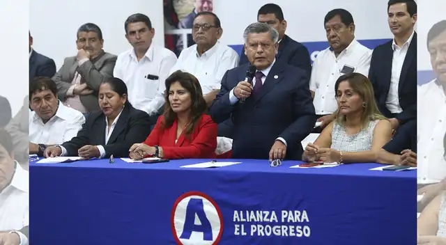 APP sobre candidata en líos penales.