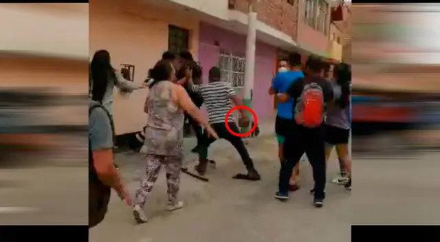 Cámaras registraron agresión a policía. Cámaras registraron agresión a policía.