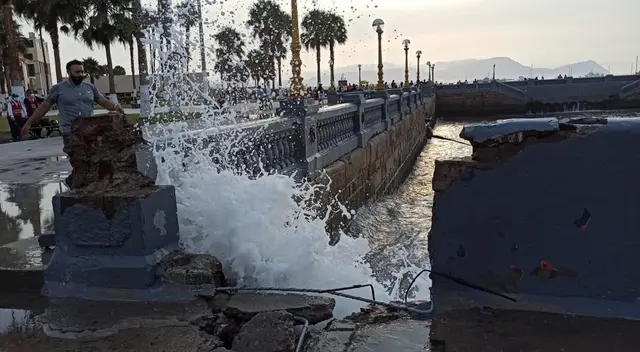 Cibernautas evidenciaron el oleaje anómalo en La Perla. Cibernautas evidenciaron el oleaje anómalo en La Perla.