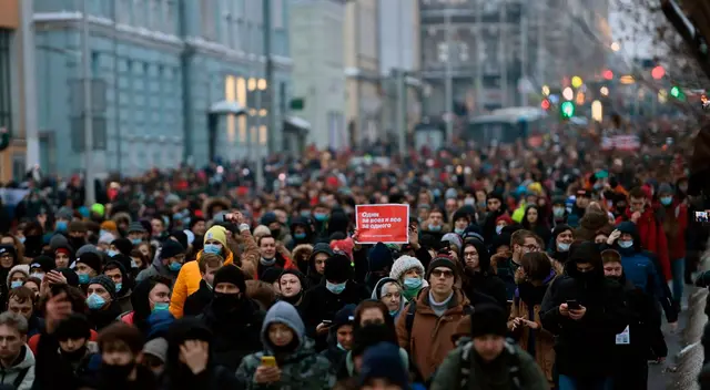 La policía también arrestó a Yulia Naválnaya, esposa del opositor. La policía también arrestó a Yulia Naválnaya, esposa del opositor.