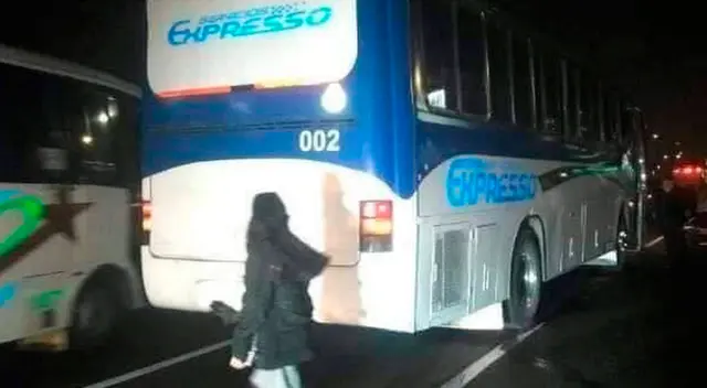 Pasajeros de un autobús golpearon a ladrón hasta matarlo en una carretera de México Pasajeros de un autobús golpearon a ladrón hasta matarlo en una carretera de México