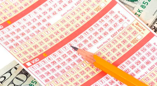 Mujer juega la lotería con los números que su esposo soñó hace años y gana el premio mayor Mujer juega la lotería con los números que su esposo soñó hace años y gana el premio mayor