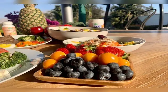 Frutas y verduras con altas dosis de vitaminas y minerales juegan un papel muy importante en nuestra nutrición. Frutas y verduras con altas dosis de vitaminas y minerales juegan un papel muy importante en nuestra nutrición.