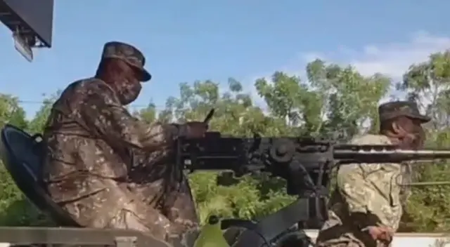 Ejército bloqueará la frontera en Tumbes. Ejército bloqueará la frontera en Tumbes.