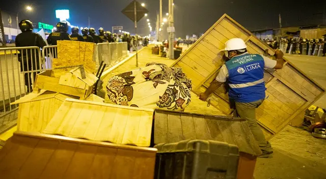 En los terrenos de la comuna habían construido casas prefabricadas de manera ilegal. En los terrenos de la comuna habían construido casas prefabricadas de manera ilegal.