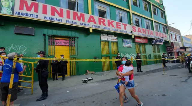 Cuatro asaltantes se llevaron medio millón de soles de una galería en San Juan de Lurigancho. Cuatro asaltantes se llevaron medio millón de soles de una galería en San Juan de Lurigancho.