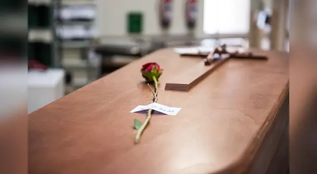 La hija de la mujer fue quien se dio cuenta de que la señora de 84 años todavía vivía, minutos antes de ser ingresada al horno crematorio. La hija de la mujer fue quien se dio cuenta de que la señora de 84 años todavía vivía, minutos antes de ser ingresada al horno crematorio.