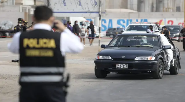 La víctima fue asesinada dentro de su auto en el Callao.