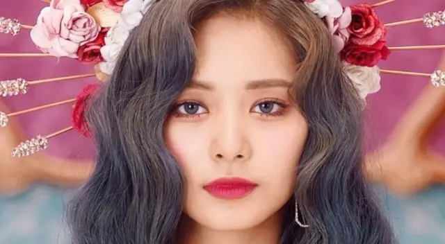 Se dio a conocer que la cantante de Kpop, Tzuyu, fue víctima de robo en su casa de Taiwán por parte de una empleada de limpieza.