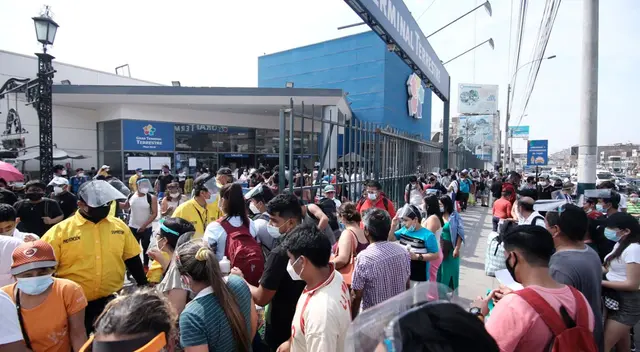 La Sutran informó que los terminales terrestres que no respeten el aforo establecido en sus locales, serán multados con 2 200 soles y la suspensión precautoria del servicio.