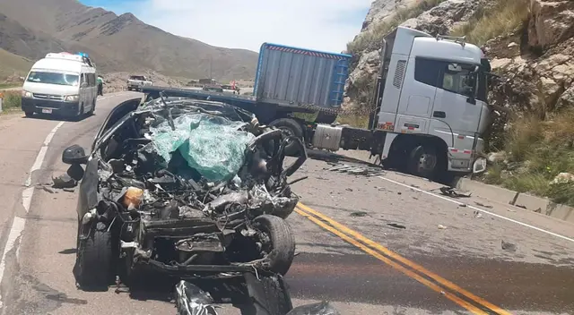 Los cuatro ocupantes del auto fallecieron Los cuatro ocupantes del auto fallecieron