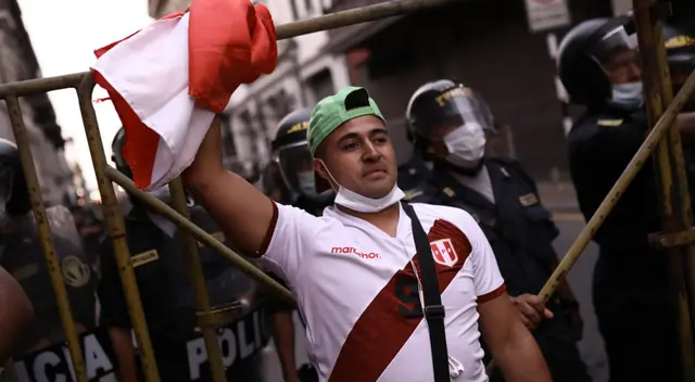 Pese al aumento de casos y muertes por coronavirus, todavía hay un gran número de ciudadanos que reta a la enfermedad.