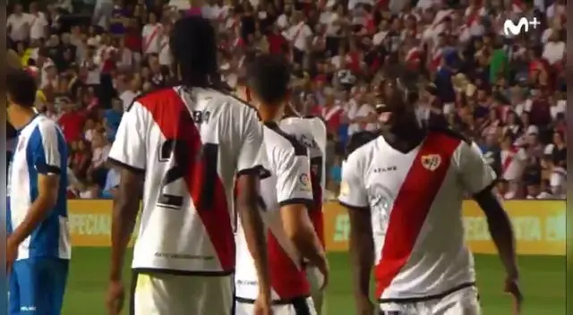 Delirio de Advíncula tras el empate del Rayo. Delirio de Advíncula tras el empate del Rayo.