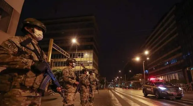 Ingresa a la nota y conoce los diferentes horarios del toque de queda en las regiones. Por incumplir dicha medida, el Mininter anunció que interpondrán una multa. Conoce aquí cuánto es el monto.