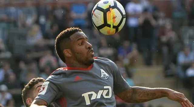 Jefferson Farfán aclaró las dudas respecto a su futuro futbolístico.