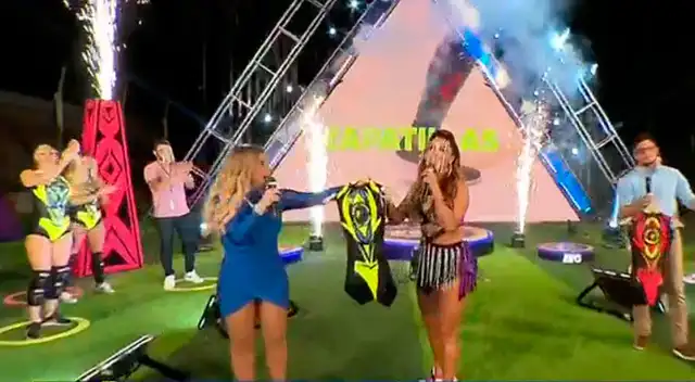Yahaira Plasencia no pudo ante Rosángela Espinoza en reto de baile.