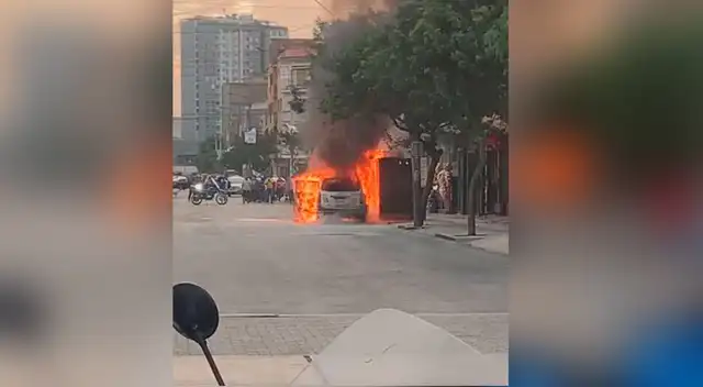 Bomberos ya se encuentran en la zona atendiendo la emergencia.