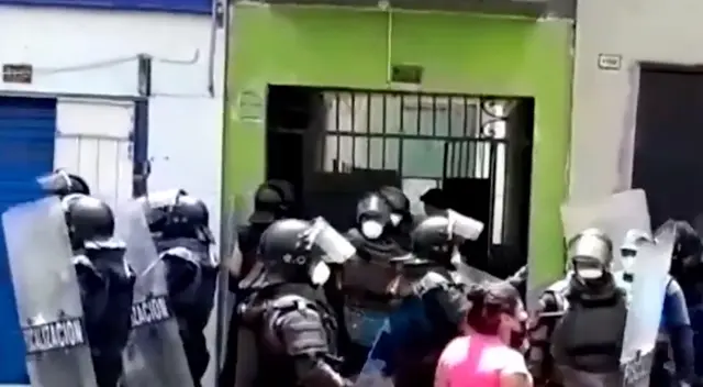 Ambulante lanzan bombas molotov a fiscalizadores. Ambulante lanzan bombas molotov a fiscalizadores.