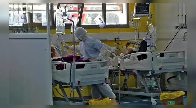 Se casan en la UCI del hospital minutos antes de ser intubados por coronavirus. Se casan en la UCI del hospital minutos antes de ser intubados por coronavirus.