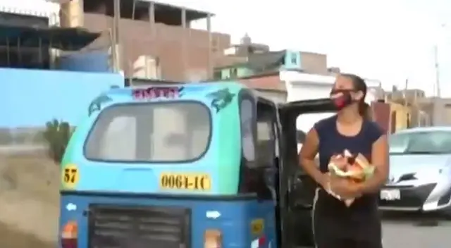 Extranjera apoya con víveres a comedor popular en Ancón.