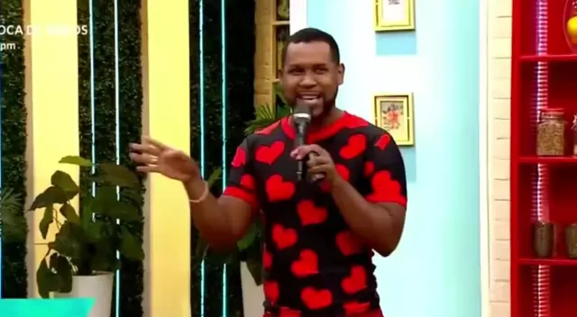 Edson Ávila sorprendió al iniciar América Hoy asegurando que dirigiría el programa tras una presunta ausencia de las conductoras. Edson Ávila sorprendió al iniciar América Hoy asegurando que dirigiría el programa tras una presunta ausencia de las conductoras.