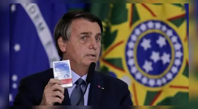 Jair Bolsonaro, que ha sido un férreo defensor del uso de la cloroquina y hasta la tomó cuando se contagió de COVID-19 en julio pasado, aceptó que puede tratarse de un placebo. Jair Bolsonaro, que ha sido un férreo defensor del uso de la cloroquina y hasta la tomó cuando se contagió de COVID-19 en julio pasado, aceptó que puede tratarse de un placebo.