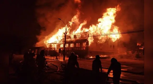 Un malabarista recibió dos disparos de un carabinero en el sur de Chile, lo que provocó disturbios en la zona.