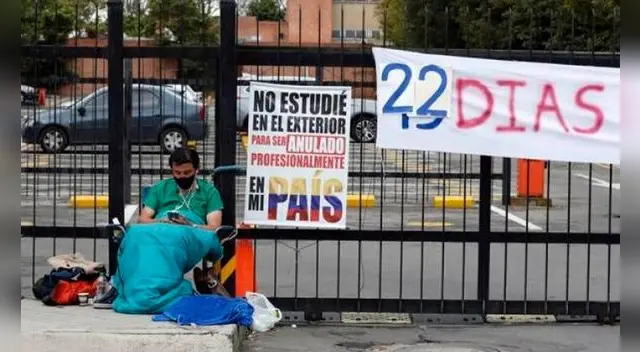 El ciudadano ha sido visitado por un colega y una especialista en salud mental. Foto: EFE