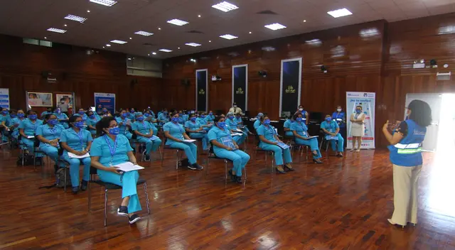 Enfermeras de EsSalud fueron capacitadas para la primera campaña de inoculación en el país.