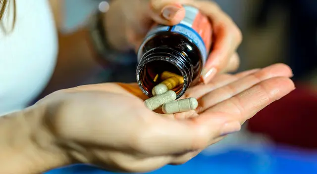 El uso indebido o necesario de la azitromicina crea resistencia antimicrobiana y cuando verdaderamente se requiera en un futuro este medicamento, el antibiótico no funcionará en el organismo, según la doctora Cecilia Agurto. El uso indebido o necesario de la azitromicina crea resistencia antimicrobiana y cuando verdaderamente se requiera en un futuro este medicamento, el antibiótico no funcionará en el organismo, según la doctora Cecilia Agurto.