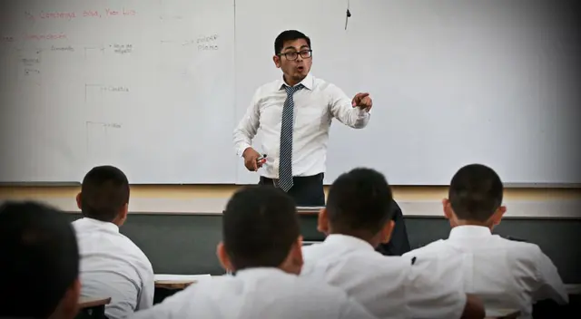 El ministro de Educación Ricardo Cuenca, aclaró que los docentes estarán dentro de la segunda fase de vacunación contra el coronavirus. El ministro de Educación Ricardo Cuenca, aclaró que los docentes estarán dentro de la segunda fase de vacunación contra el coronavirus.
