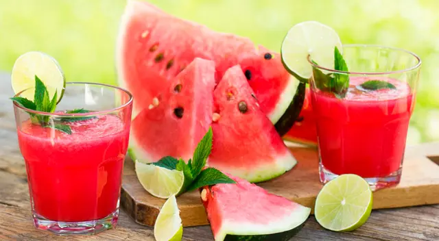 Zumo de sandía y limón. Ricos en antioxidantes que ayudan a disminuir el colesterol malo.