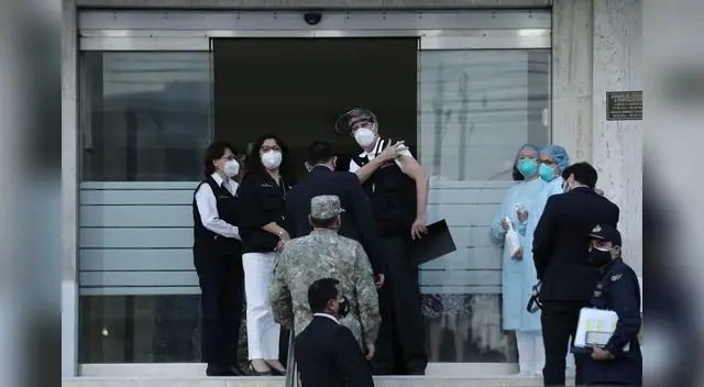 Francisco Sagasti se vacunó contra el COVID-19 Francisco Sagasti se vacunó contra el COVID-19