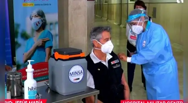 Francisco Sagasti se vacunó contra el COVID-19 Francisco Sagasti se vacunó contra el COVID-19