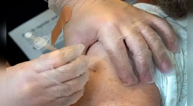 En dos ciudades de la periferia de Rio, Sao Gonçalo y Niteroi, la vacunación ya fue suspendida durante varios días esta semana. En dos ciudades de la periferia de Rio, Sao Gonçalo y Niteroi, la vacunación ya fue suspendida durante varios días esta semana.