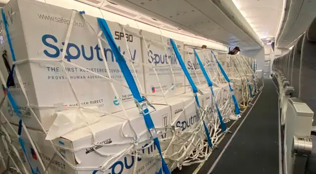 Foto del proceso de descarga de las 400 mil dosis de vacunas Sputnik V. Foto del proceso de descarga de las 400 mil dosis de vacunas Sputnik V.