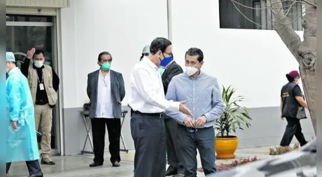 Ambos deberán responder por la vacunación del ex jefe de Estado. Ambos deberán responder por la vacunación del ex jefe de Estado.