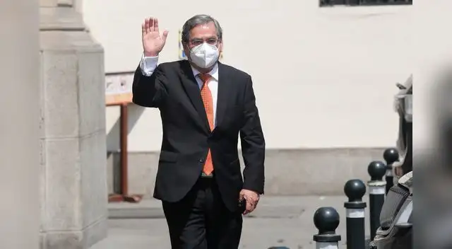 Colegio Médico no otorga su confianza a Óscar Ugarte Colegio Médico no otorga su confianza a Óscar Ugarte