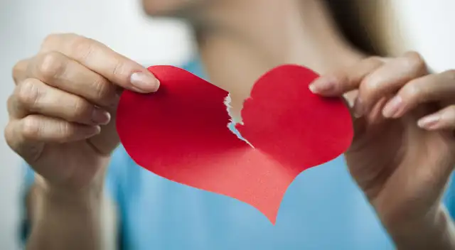 No te lamentes, recuerda que tu felicidad solo depende de ti.