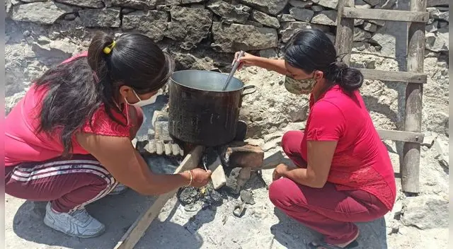 más de 40 familias realizan olla común en la intemperie más de 40 familias realizan olla común en la intemperie