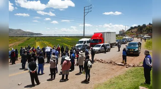 pobladores cierran carreteras en contra de la cuarentena pobladores cierran carreteras en contra de la cuarentena