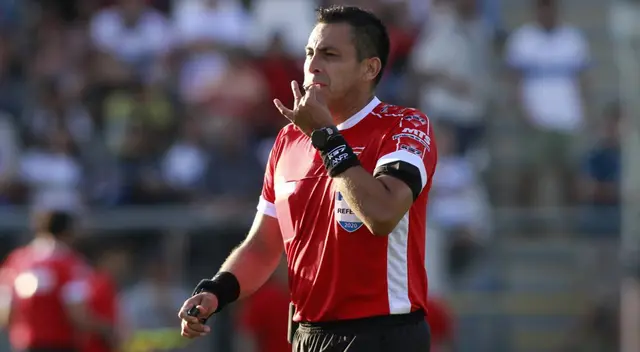 Julio Bascuñán y su polémica decisión en el Colo Colo vs Universidad Concepción de Chile | Foto: PhotoSport Julio Bascuñán y su polémica decisión en el Colo Colo vs Universidad Concepción de Chile | Foto: PhotoSport