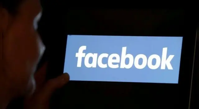 En Australia, los reguladores hacen hincapié en el control de la publicidad en línea que tienen estas compañías y a su impacto en los medios de comunicación en dificultades. En Australia, los reguladores hacen hincapié en el control de la publicidad en línea que tienen estas compañías y a su impacto en los medios de comunicación en dificultades.