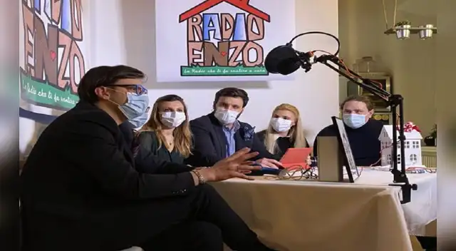Jóvenes crean programa de radio para apoyar a su padre que está en terapia intensiva por COVID-19 Jóvenes crean programa de radio para apoyar a su padre que está en terapia intensiva por COVID-19