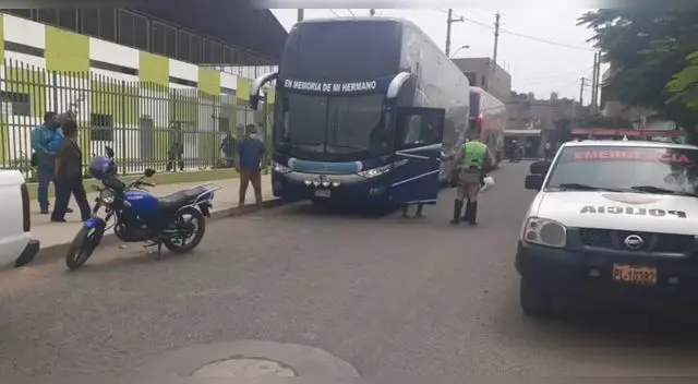 interviene a dos buses con 128 venezolanos ilegales interviene a dos buses con 128 venezolanos ilegales