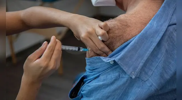 Se trata de un estudio realizado sobre individuos que recibieron ambas dosis del inmunizador. Se trata de un estudio realizado sobre individuos que recibieron ambas dosis del inmunizador.