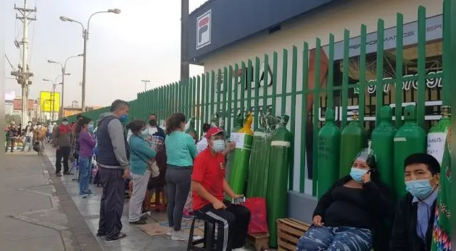 Largas colas se registraron en la sede de SiSol de San Juan de Lurigancho