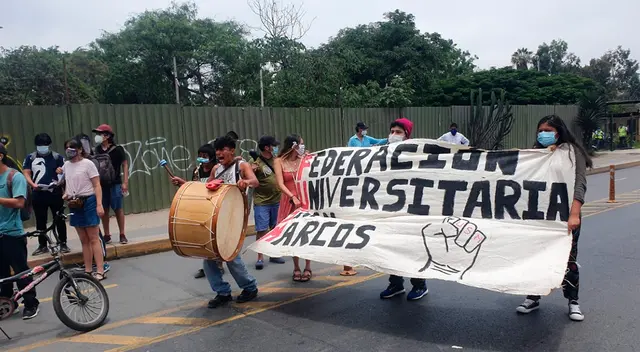 Protesta de universitarios de San Marcos por vacunación. Protesta de universitarios de San Marcos por vacunación.