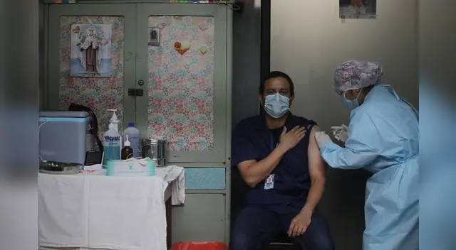 Más de 155.000 peruanos de a primera línea recibieron primera dosis de Sinopharm