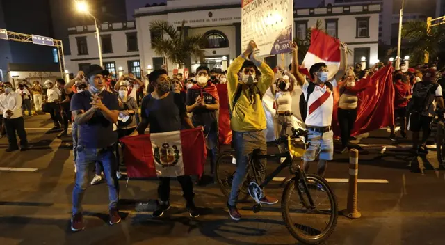 Ciudadanos se reunieron en Plaza San Martín con pancartas en mano. Ciudadanos se reunieron en Plaza San Martín con pancartas en mano.